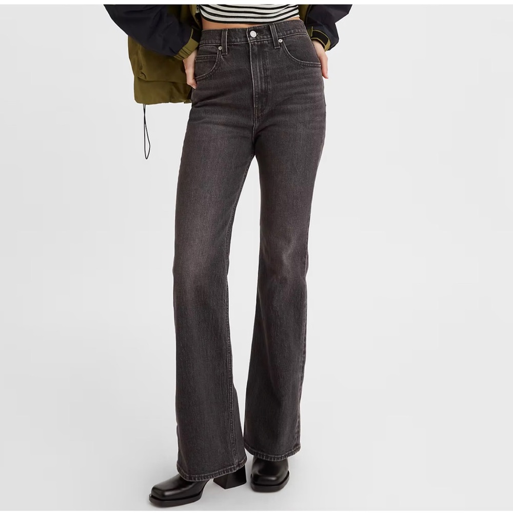 Levi’s premium: black loose straight Jeans